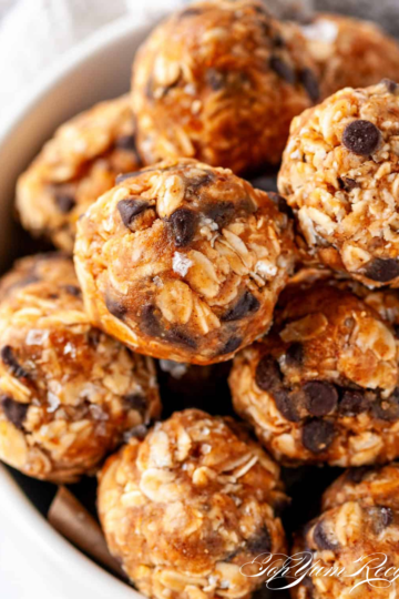 Make No-Bake Peanut Butter Oatmeal Balls